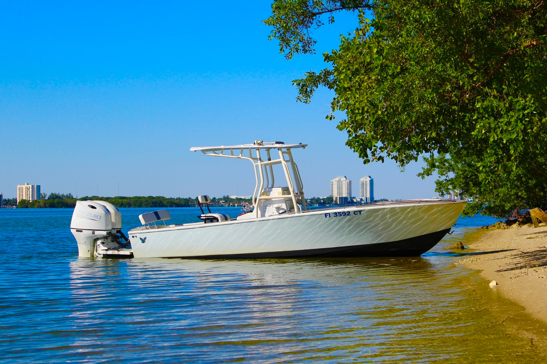 23ft Formula Thunderbird on the water in Miami